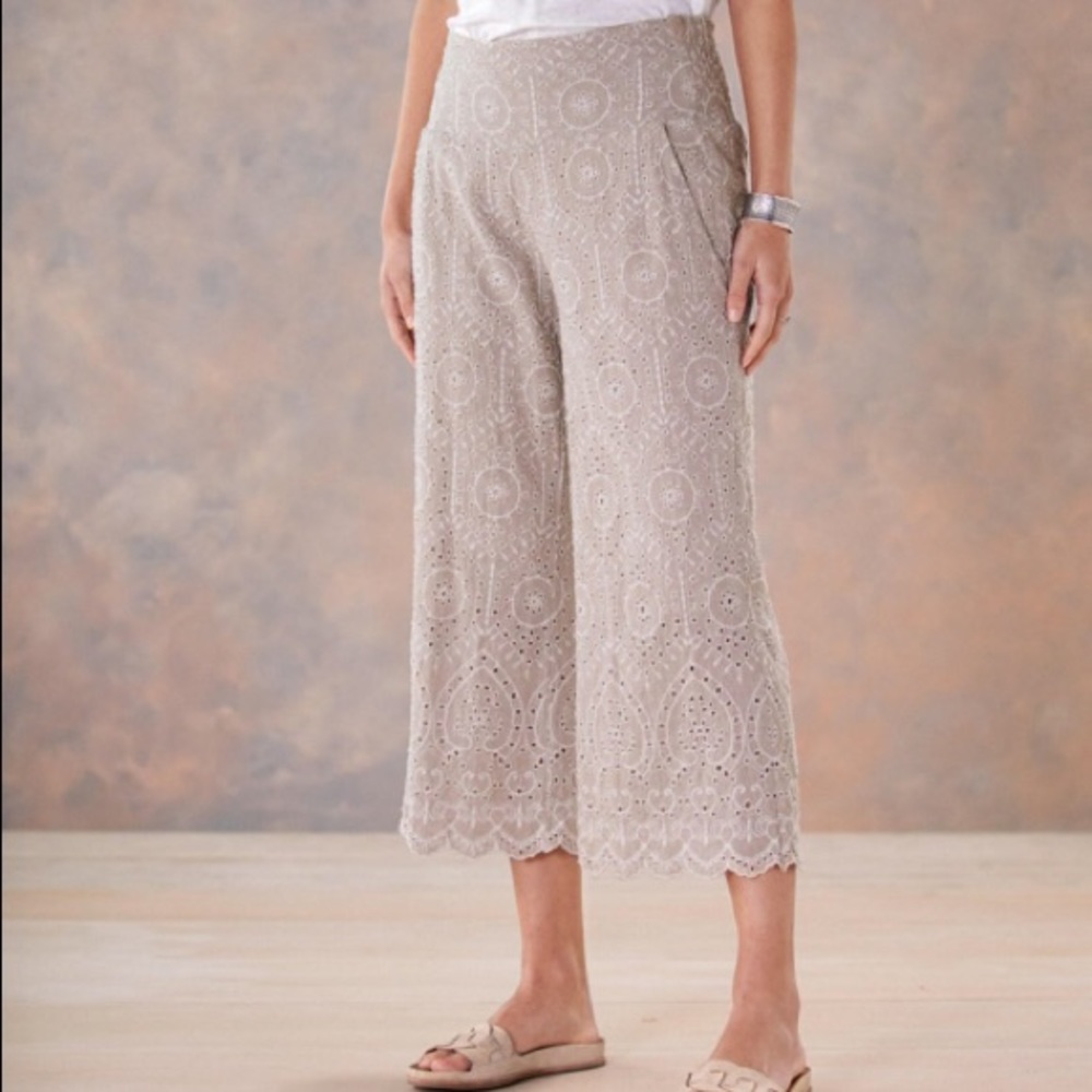 New with tags from Sundance! Linen/cotton eyelet crop pants!